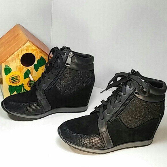 🆕 Forever Link Black Hidden Wedge Sneakers 🆕 - Picture 4 of 8